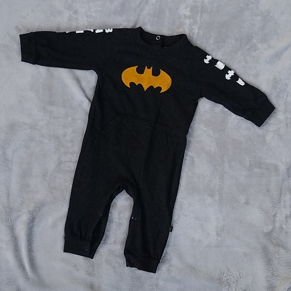 Batman onesie size 3-6 months
